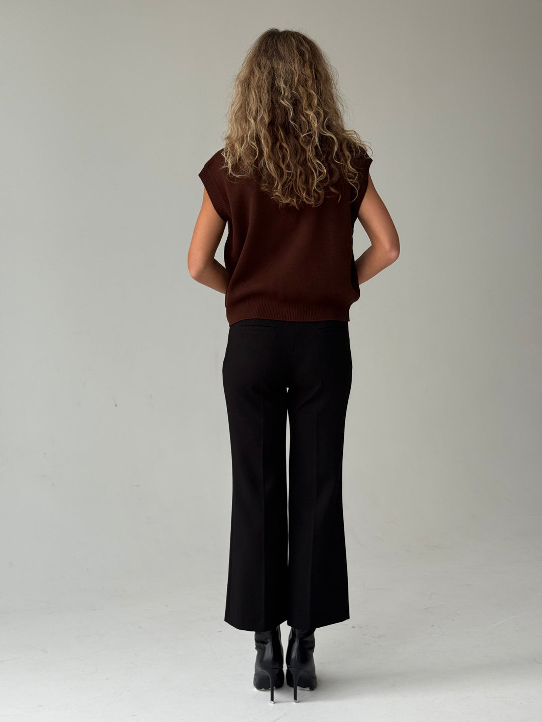 Adīta trikotāžas veste #01