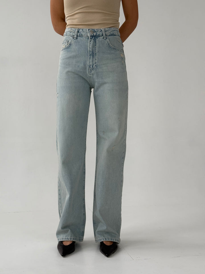 Taisnas džinsa bikses ar augstu jostasvietu un balinātu efektu #04