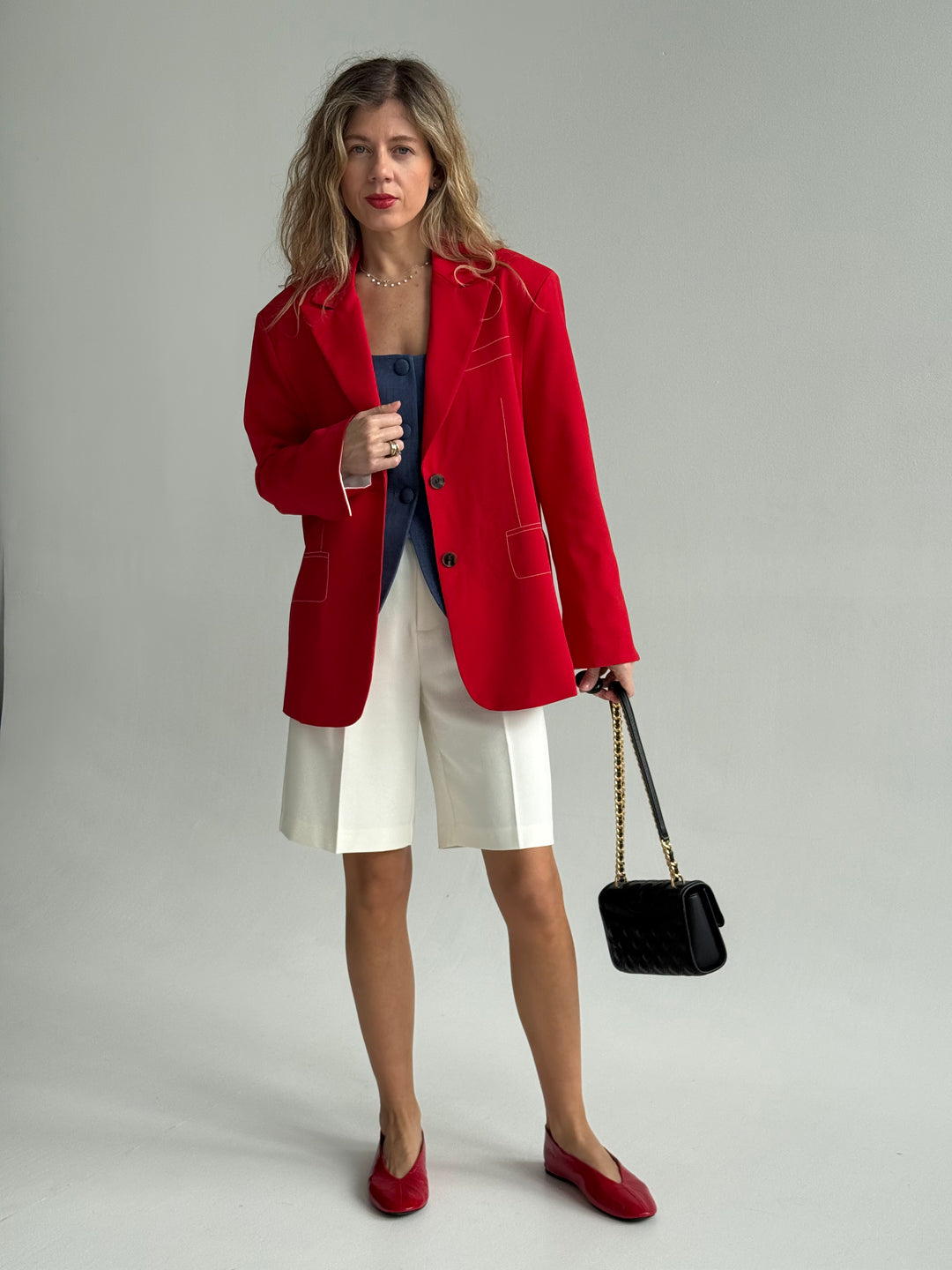 Oversize viskozes žakete ar kontrastējošiem elementiem