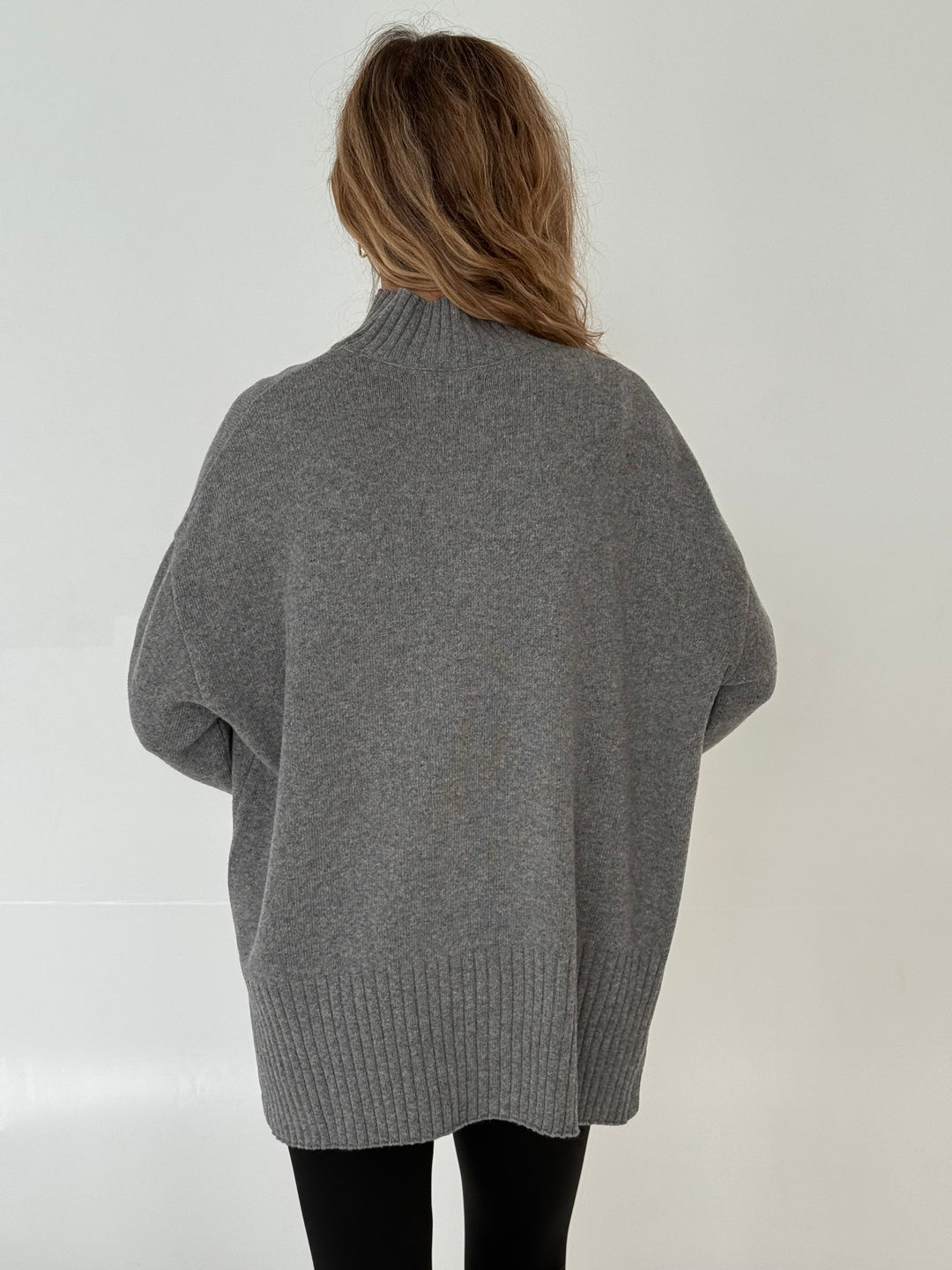 Oversize adīts vilnas džemperis ar augstu apkakli #02