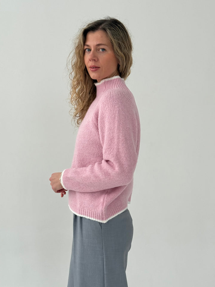 Vilnas džemperis ar kontrastējošu elementu