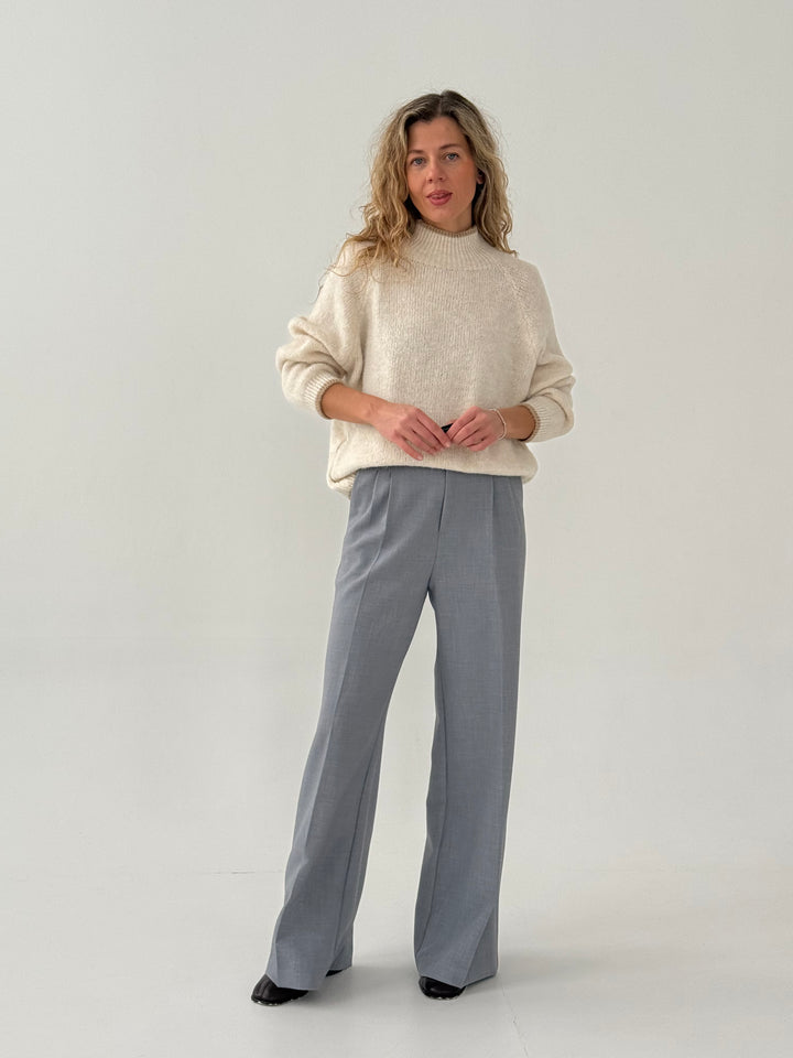 Vilnas džemperis ar kontrastējošu elementu