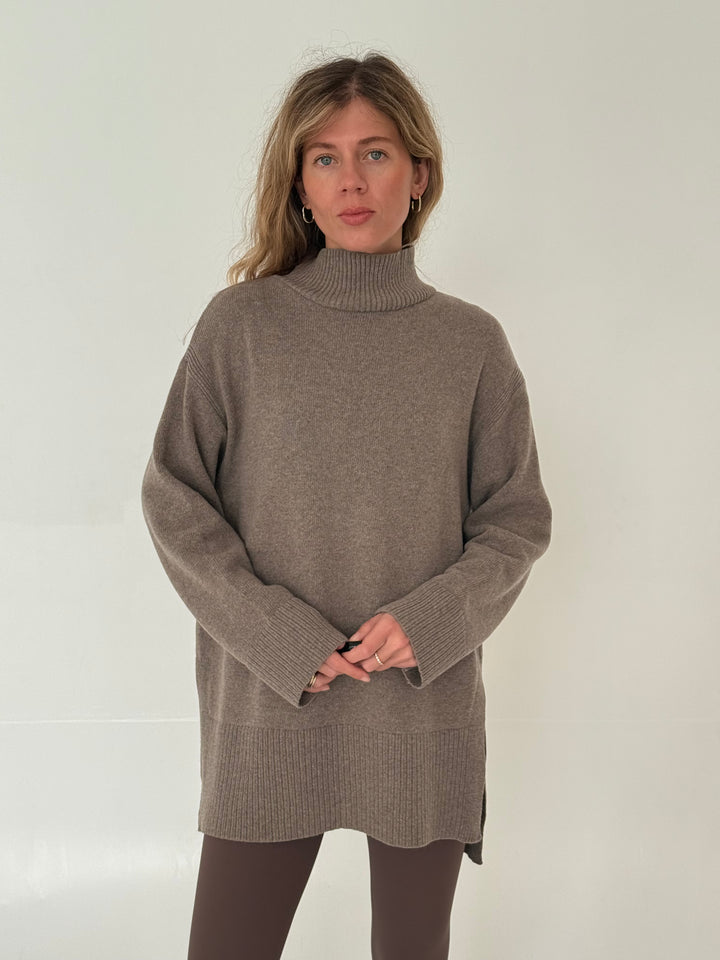 Oversize adīts vilnas džemperis ar augstu apkakli #01