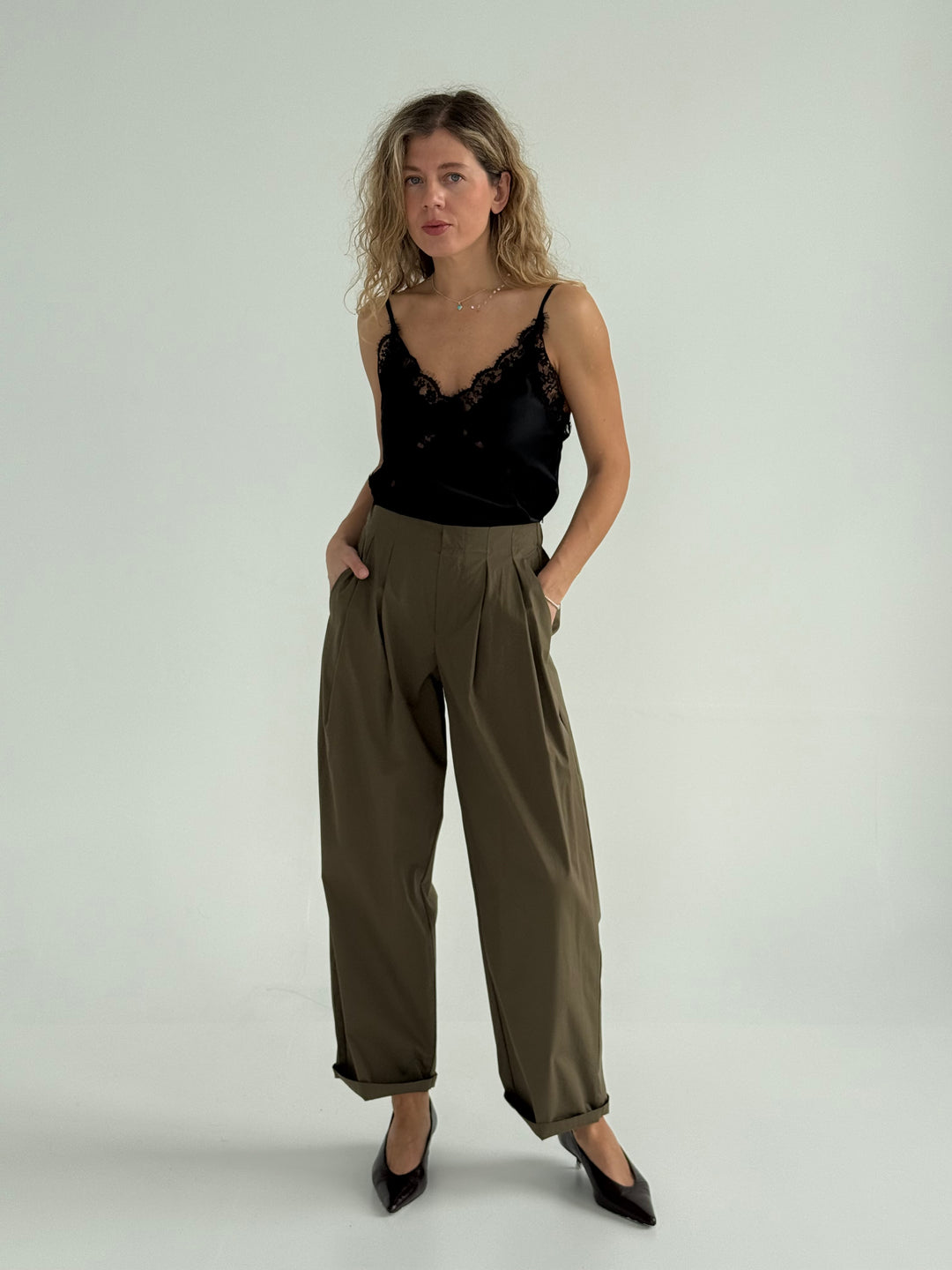 Satīna tops ar mežģīnēm