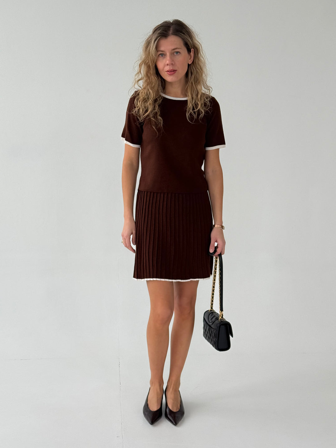 Trikotāžas plisētu svārku un topa komplekts