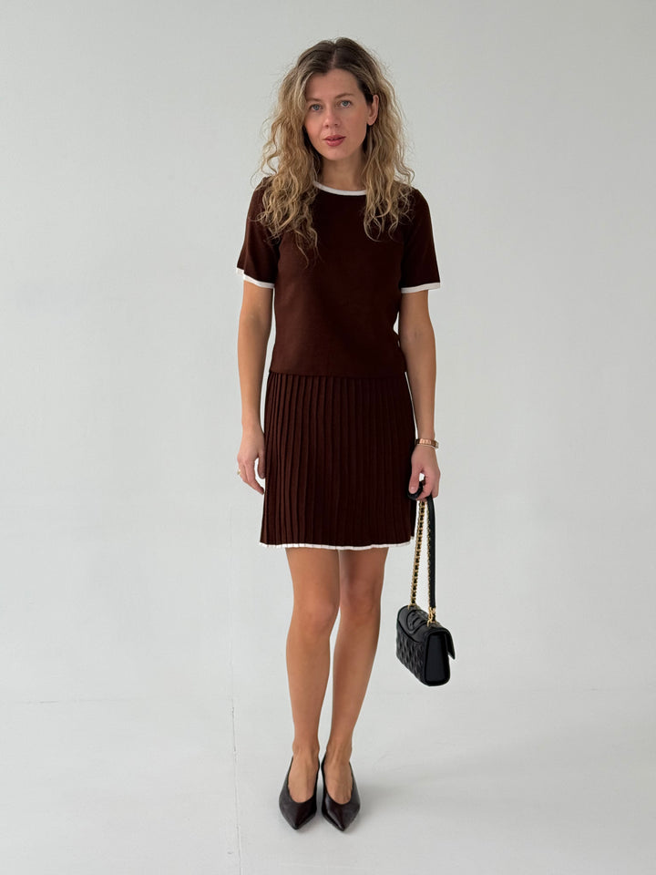 Trikotāžas plisētu svārku un topa komplekts