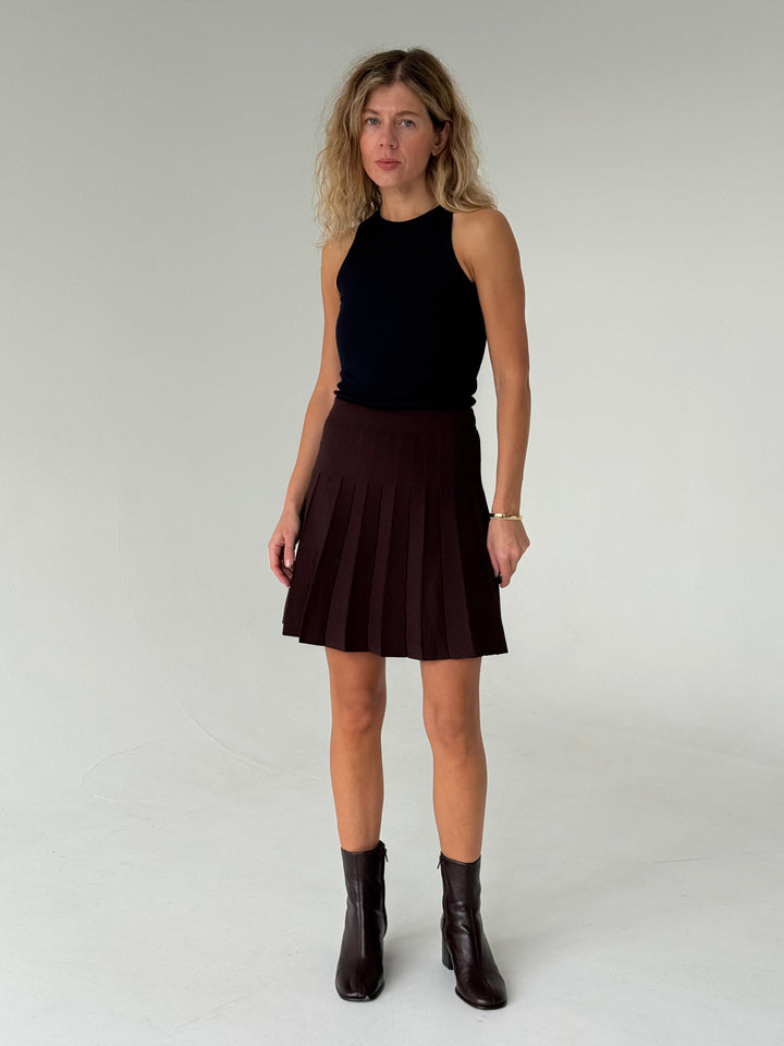 Trikotāžas plisēti svārki ar iestrādātu gumiju jostasvietā