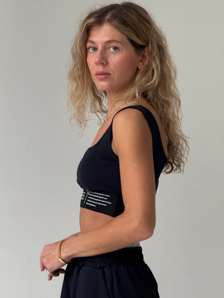 Īss kokvilnas rievots tops