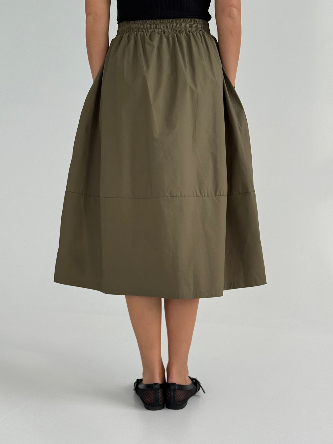 Kokvilnas svārki ar kabatām un savelkamu aukliņu