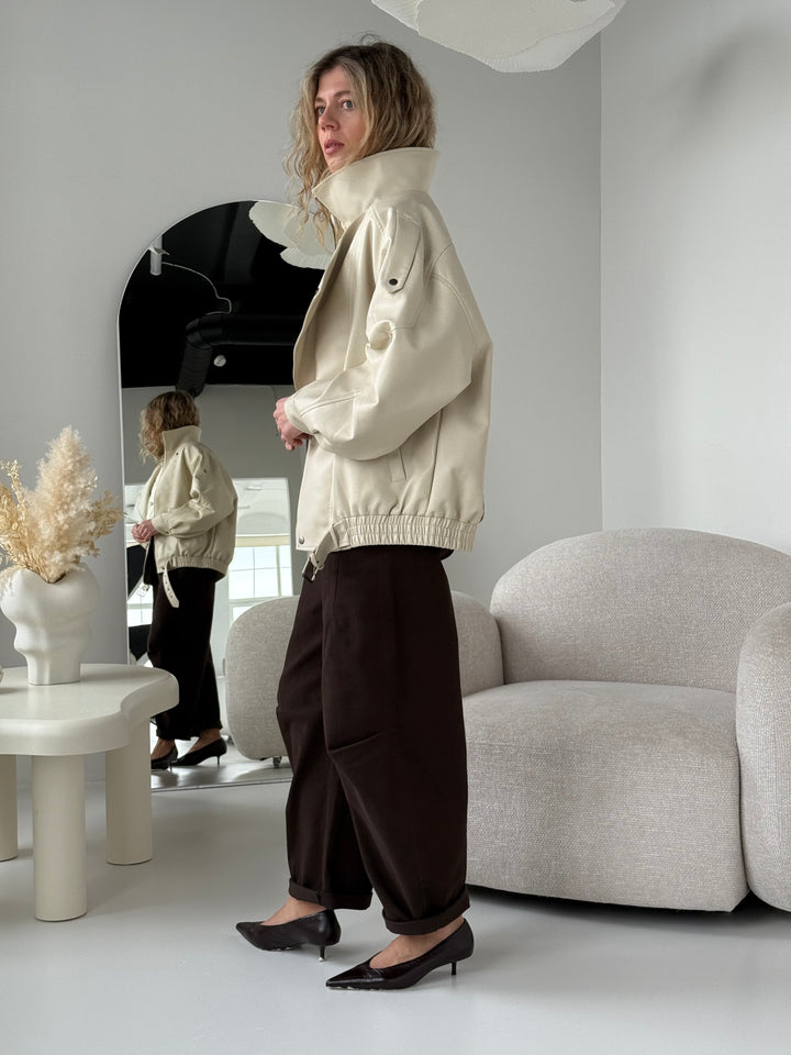 Ādas imitācijas bomber stila virsjaka ar augstu apkakli