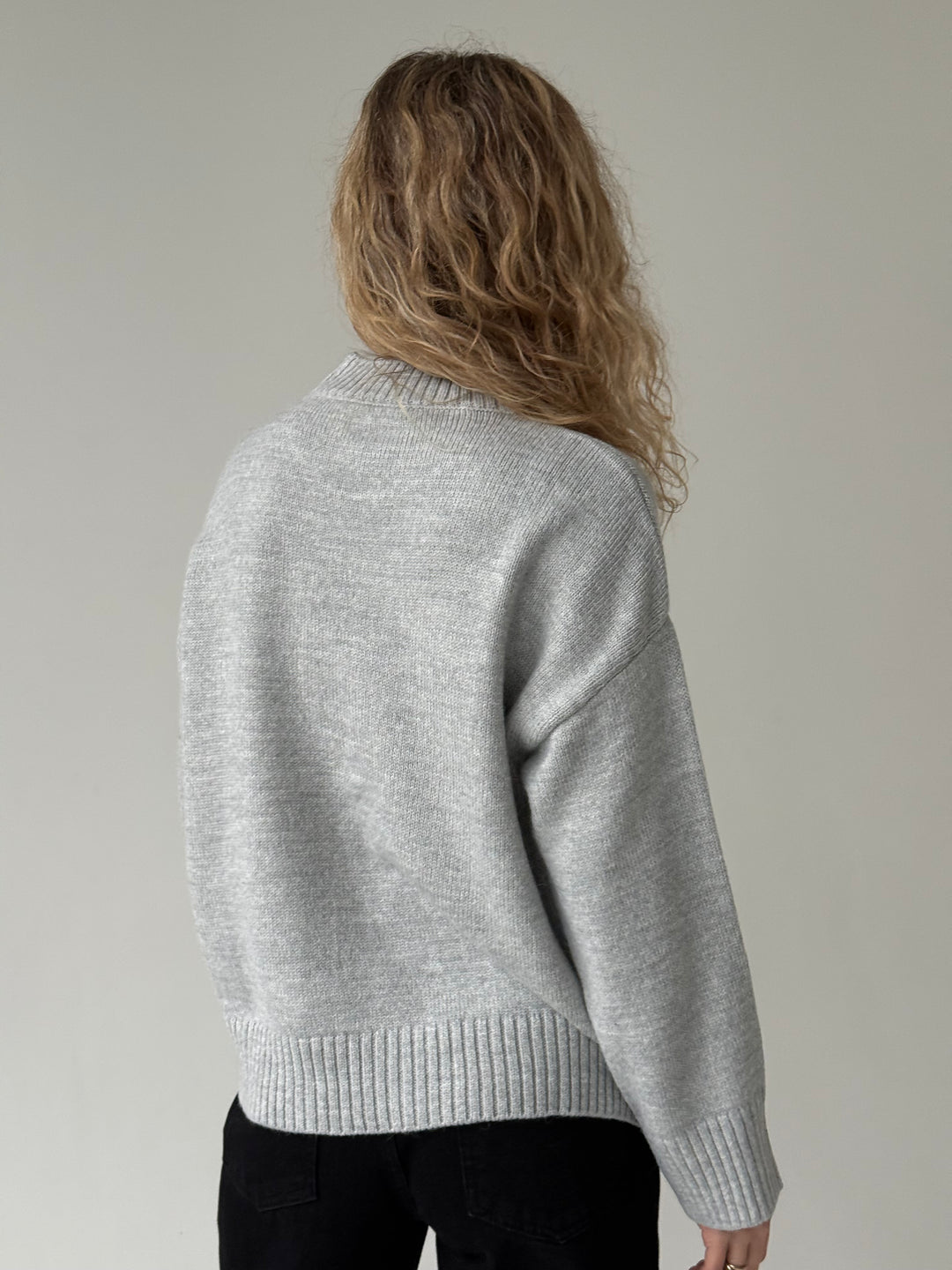 Adīts džemperis ar apaļu kakla izgriezumu #02