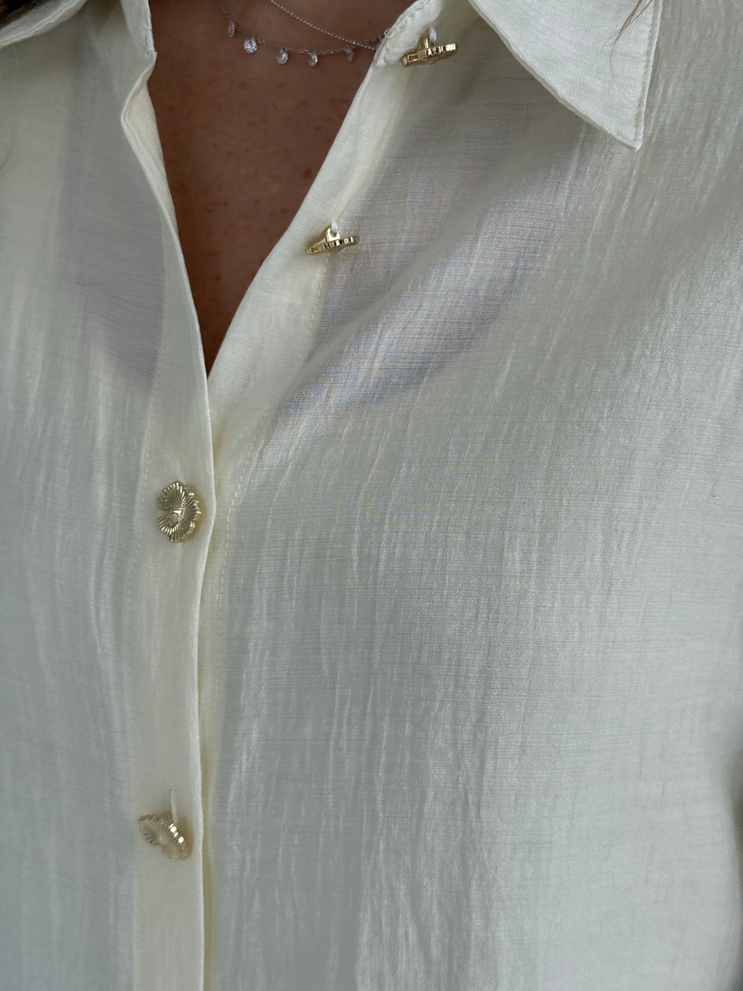 Viskozes blūze ar zelta pogām