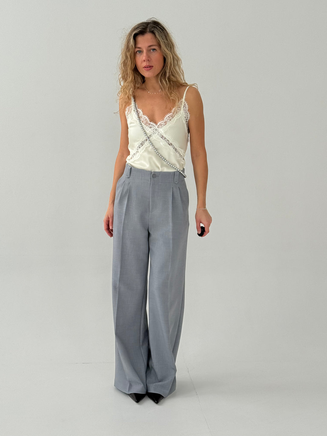 Satīna tops ar mežģīnēm