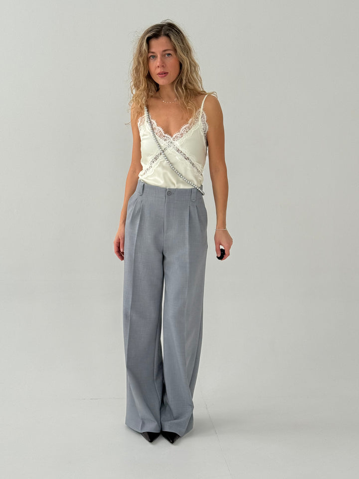 Satīna tops ar mežģīnēm