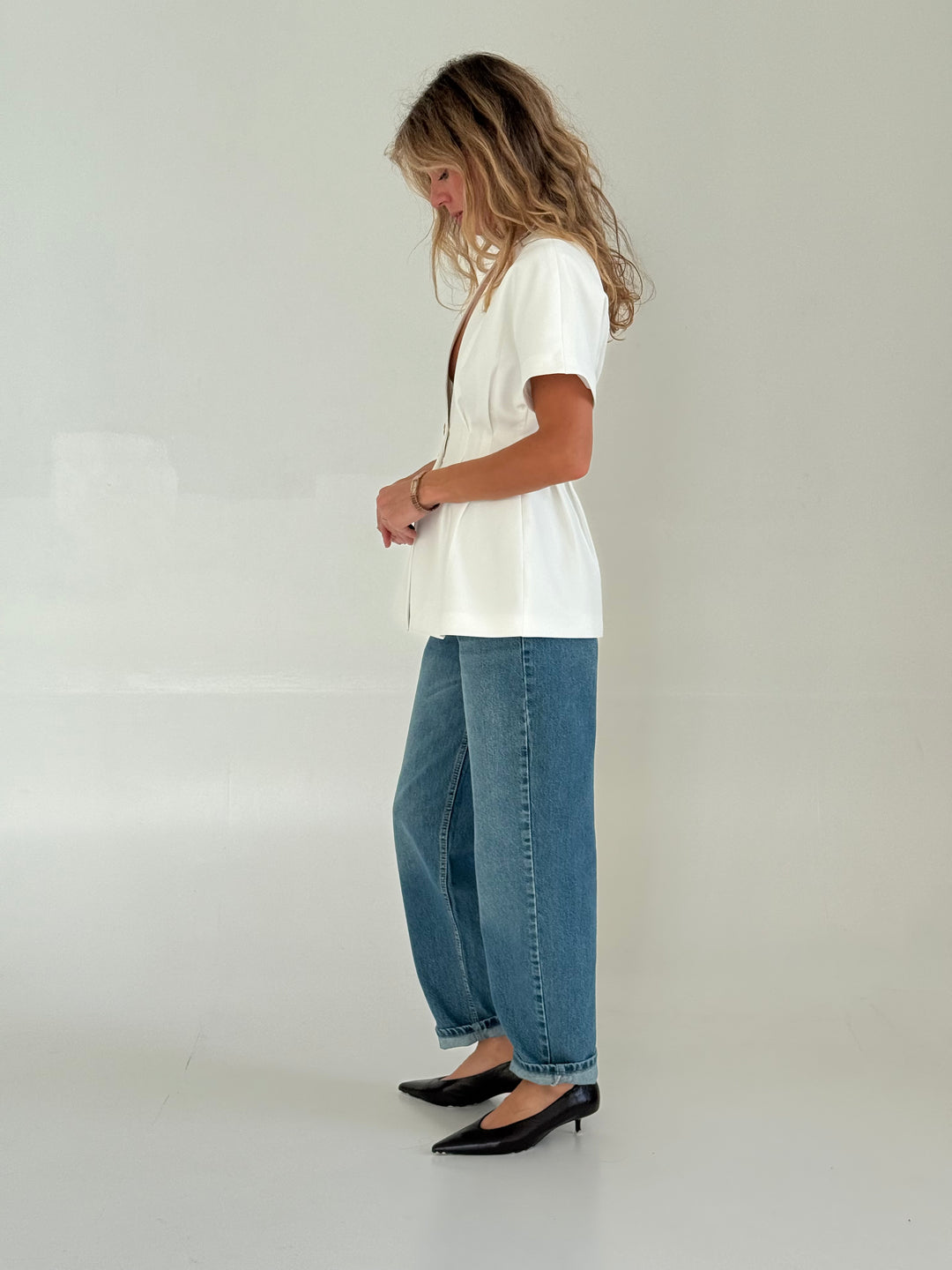 Klasiska viduklī pieguļoša žakete ar īsām piedurknēm