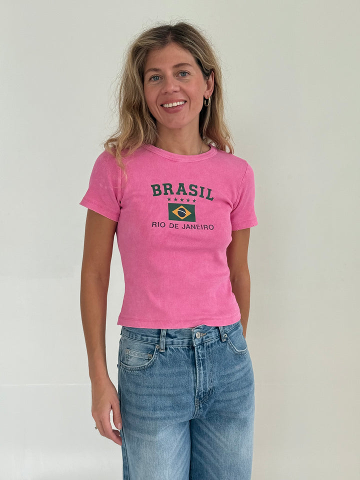 Slim fit kokvilnas rievots T-krekls ar uzrakstu