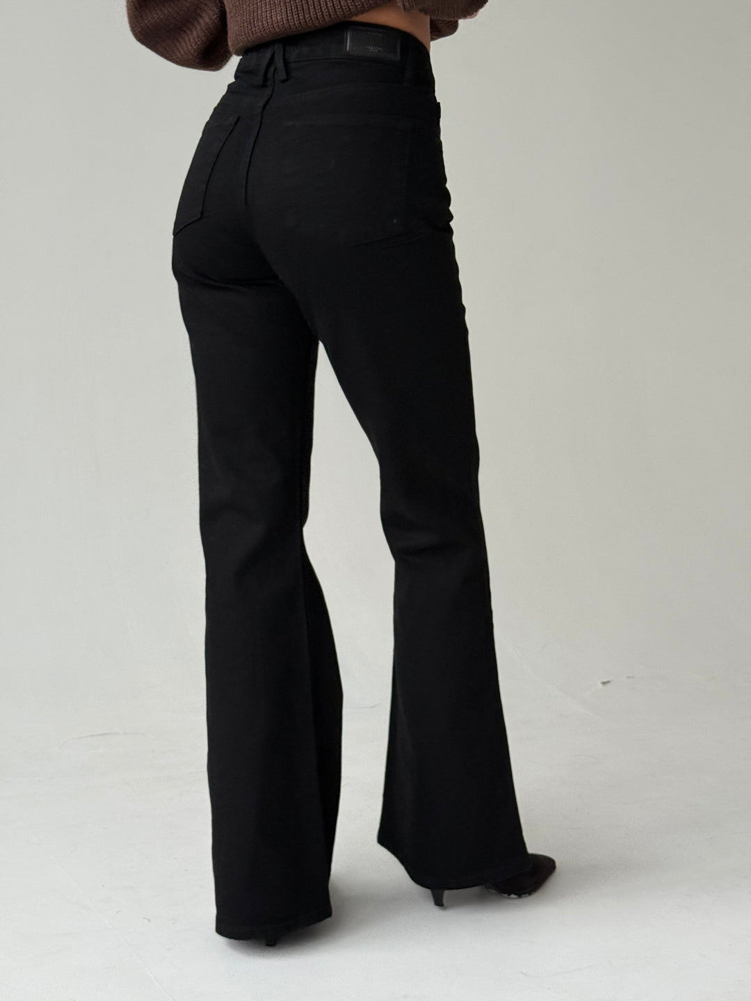 Zvanveida džinsa bikses ar vidēji augstu jostasvietu #02