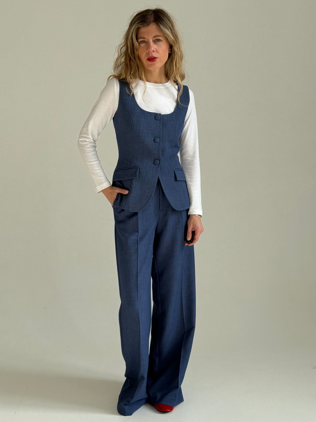 Slim fit premium kokvilnas tops ar garām piedurknēm