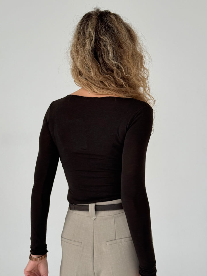 Slim fit viskozes tops ar garām piedurknēm