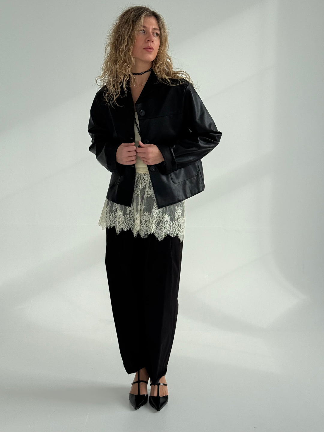 Kokvilnas tops ar mežģīnēm