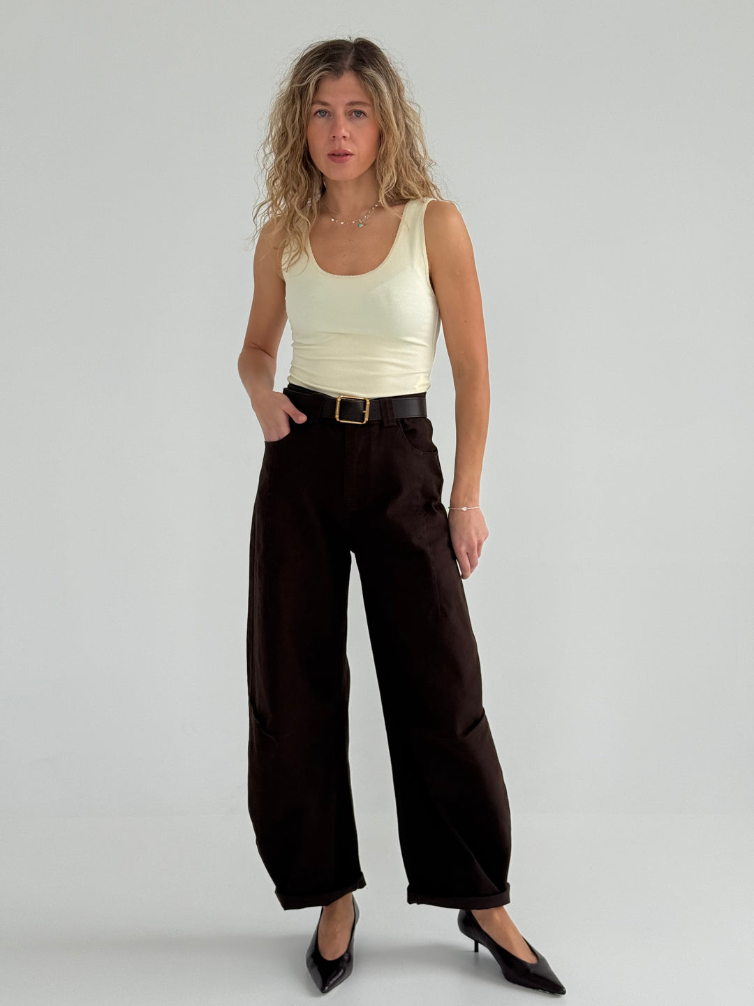 Slim fit viskozes tops ar dekoratīvu maliņu