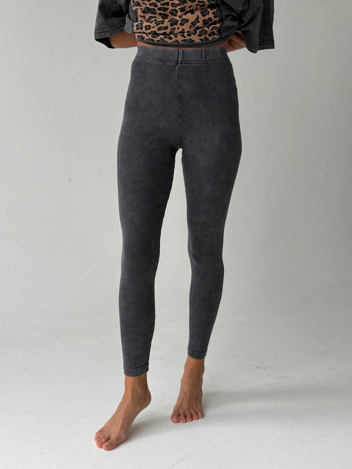 Kokvilnas rievoti legingi ar balinātu efektu