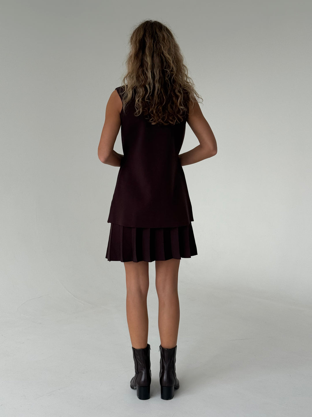 Trikotāžas plisēti svārki ar iestrādātu gumiju jostasvietā