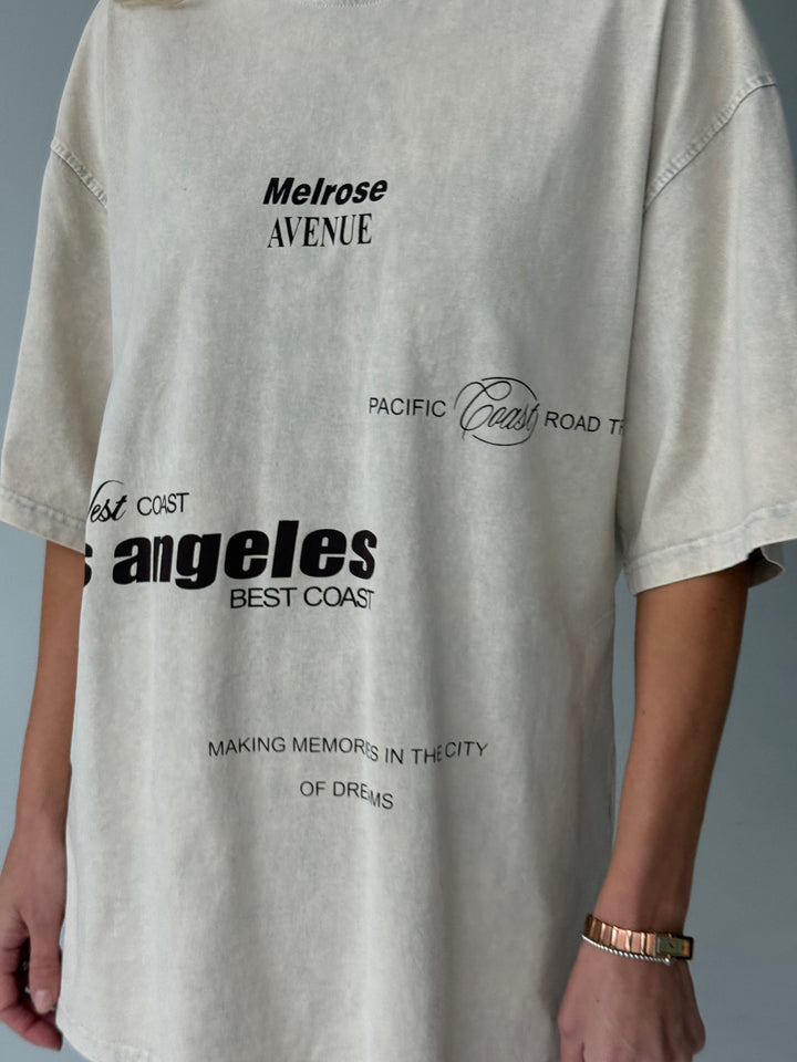 Pagarināts kokvilnas T-krekls ar balinātu efektu un apdruku #02