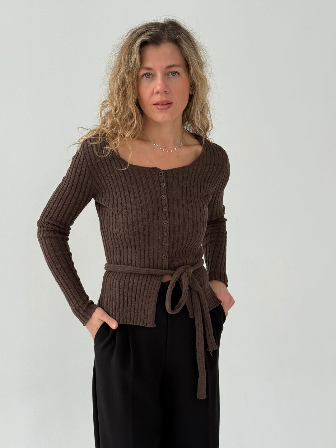 Kokvilnas adīta pogājama jaka ar jostu