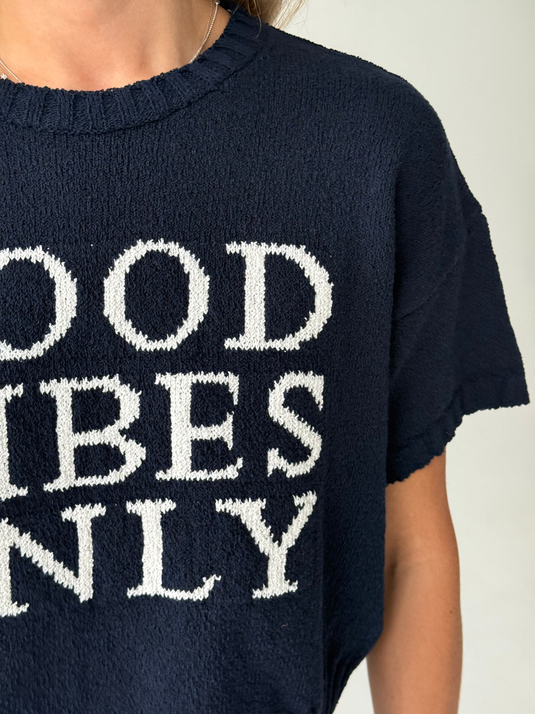 Adīts kokvilnas džemperis ar uzrakstu