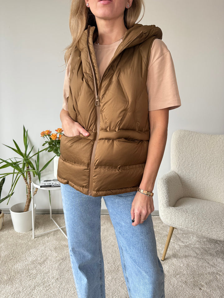 Stepēta veste ar kapuci