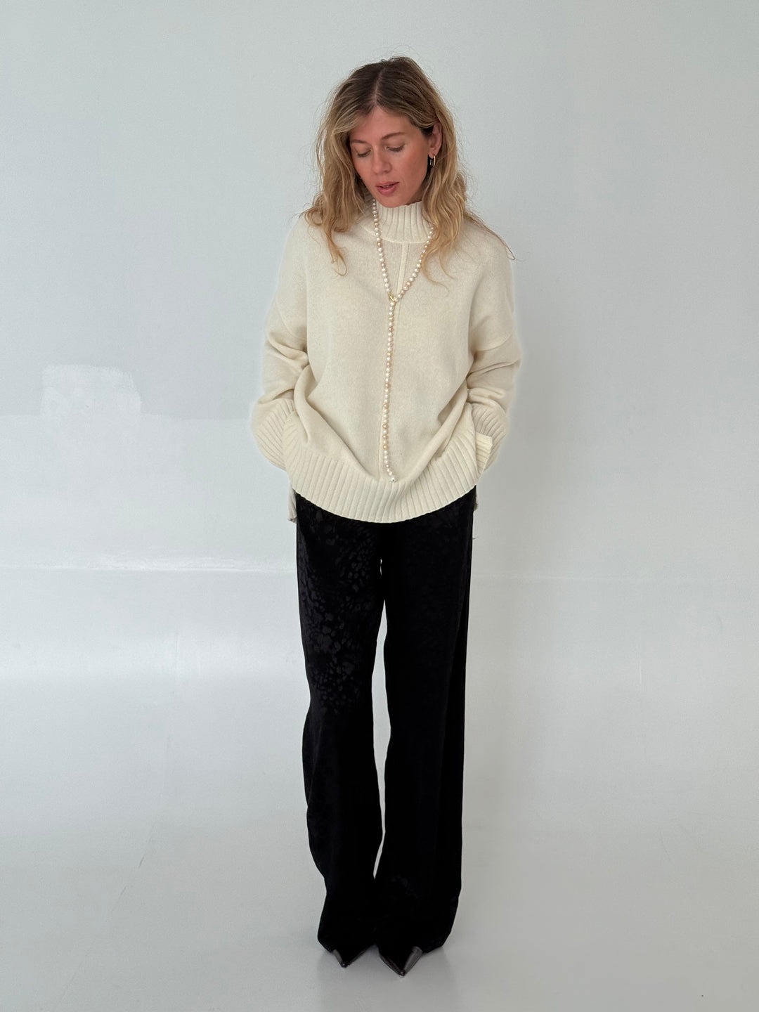 Oversize adīts vilnas džemperis ar augstu apkakli #02