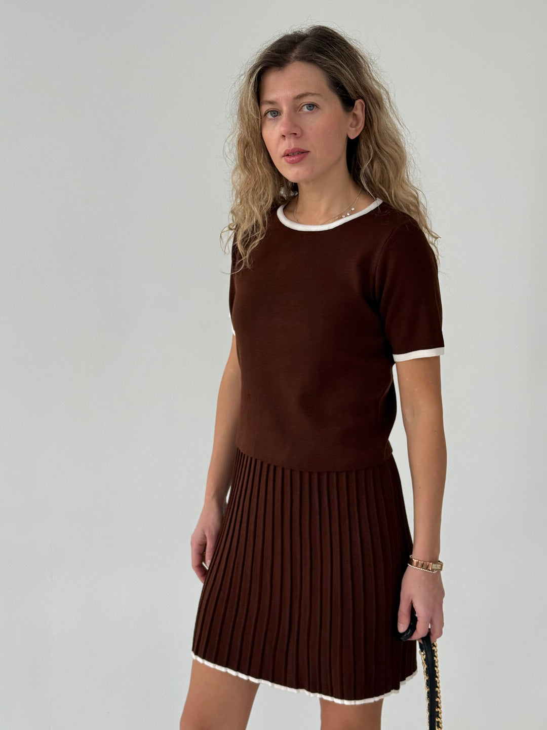 Trikotāžas plisētu svārku un topa komplekts