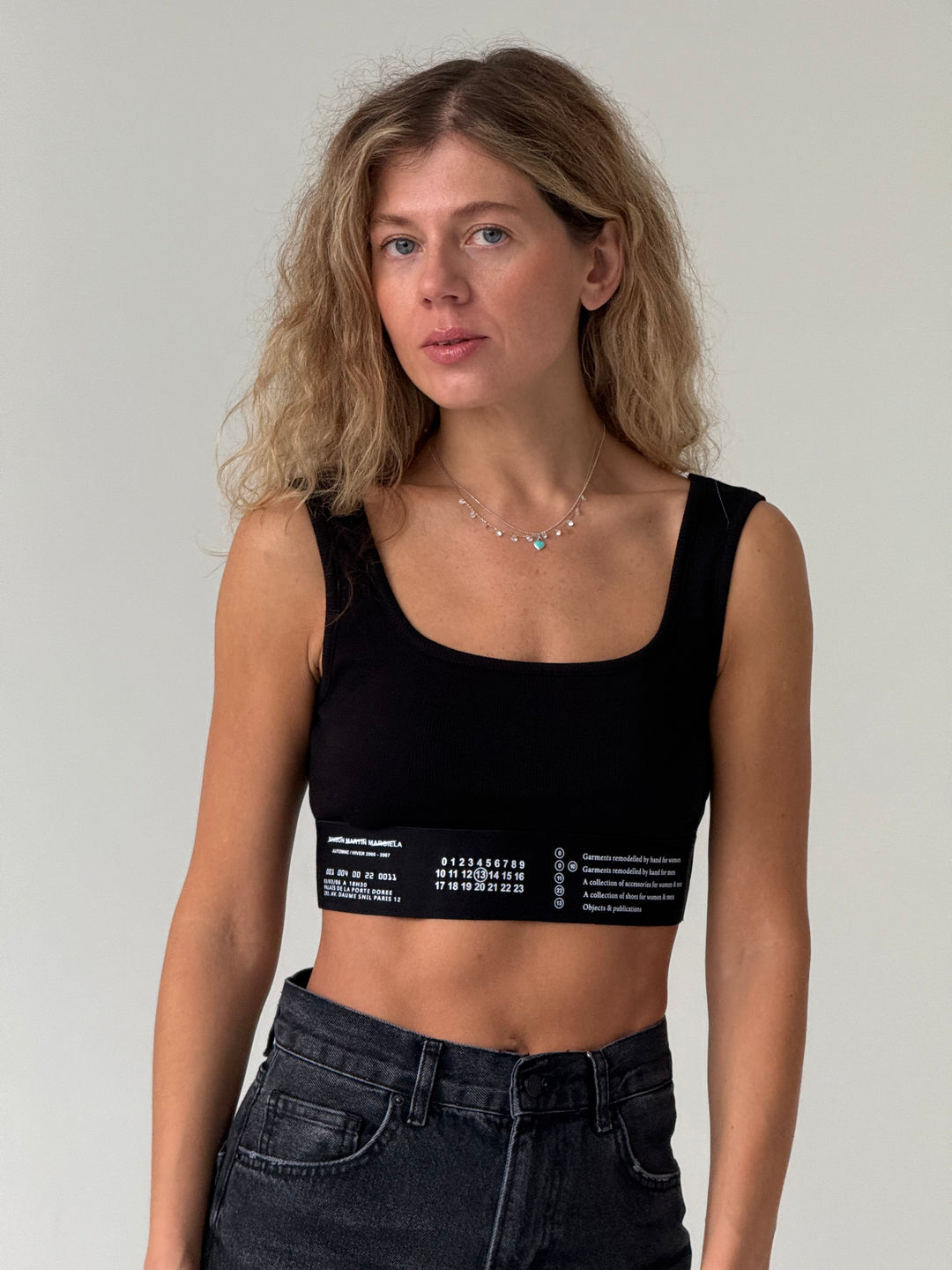 Īss kokvilnas rievots tops