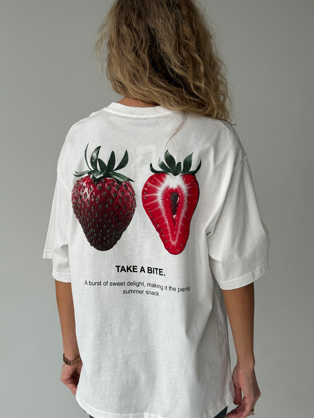 Pagarināts kokvilnas T-krekls ar balinātu efektu un apdruku #02