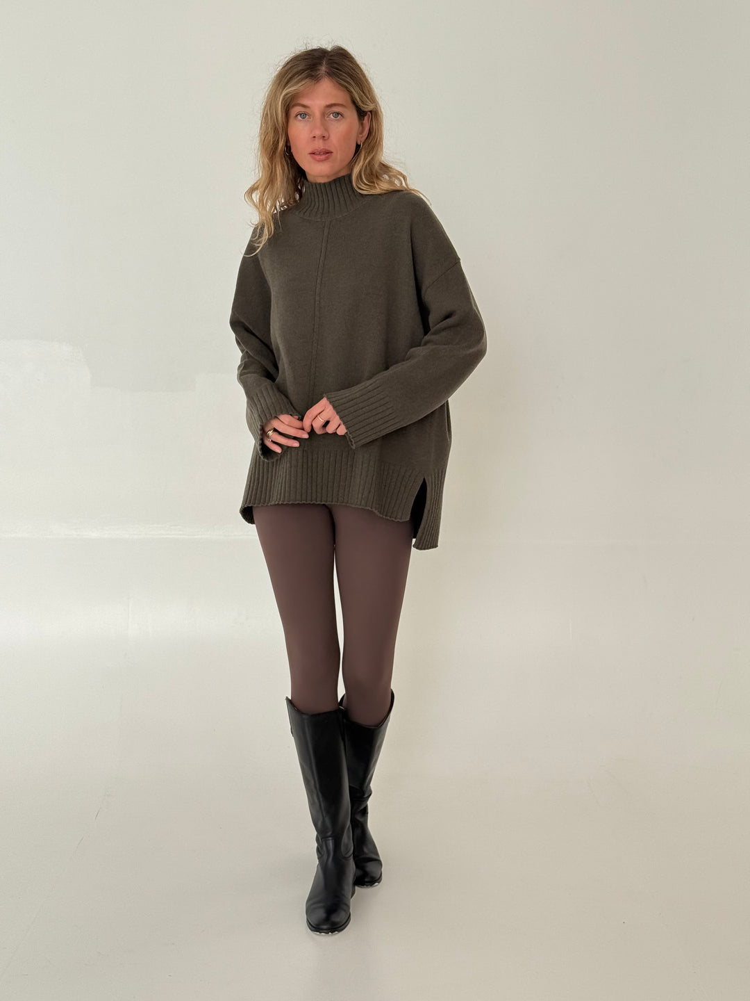 Oversize adīts vilnas džemperis ar augstu apkakli #02