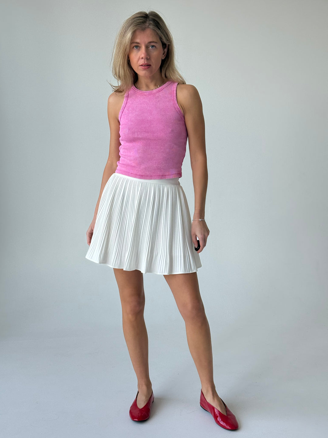 Slim fit kokvilnas rievots tops ar balinātu efektu