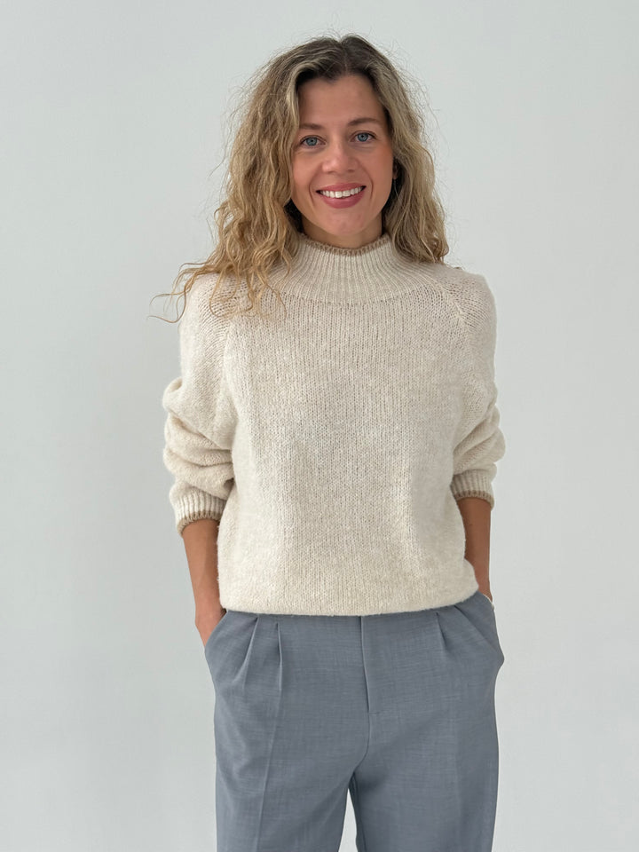 Vilnas džemperis ar kontrastējošu elementu