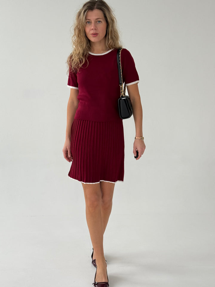 Trikotāžas plisētu svārku un topa komplekts