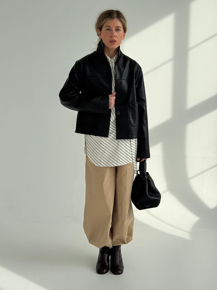 Pagarināts svītrains kokvilnas krekls ar sasienamu elementu