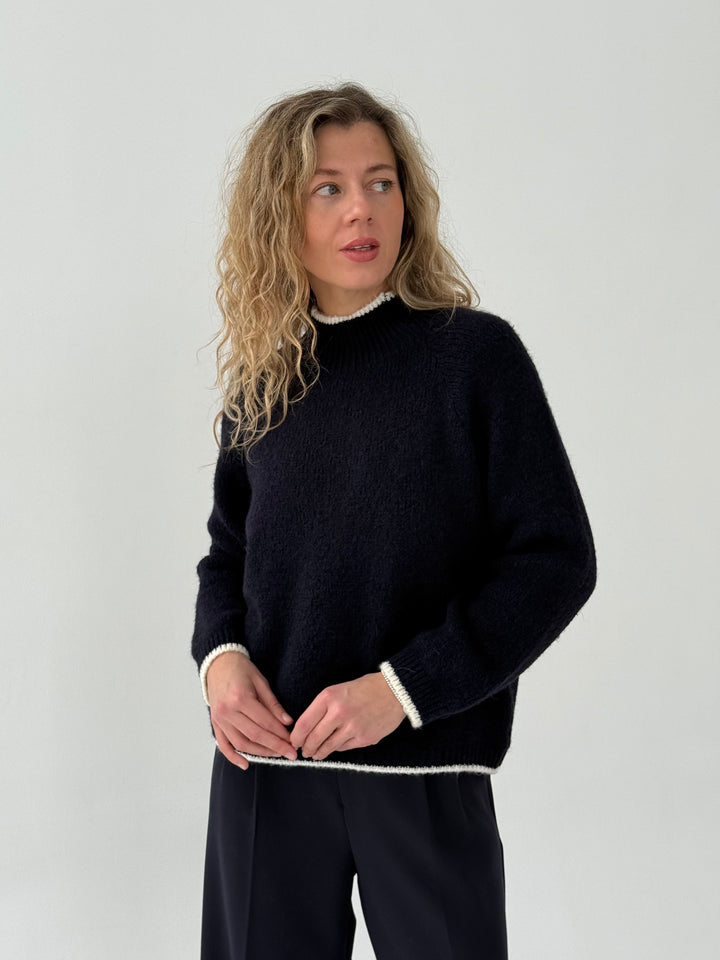 Vilnas džemperis ar kontrastējošu elementu