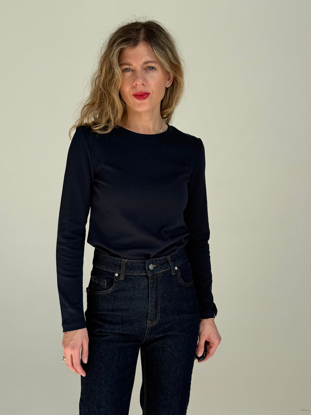 Slim fit premium kokvilnas tops ar garām piedurknēm