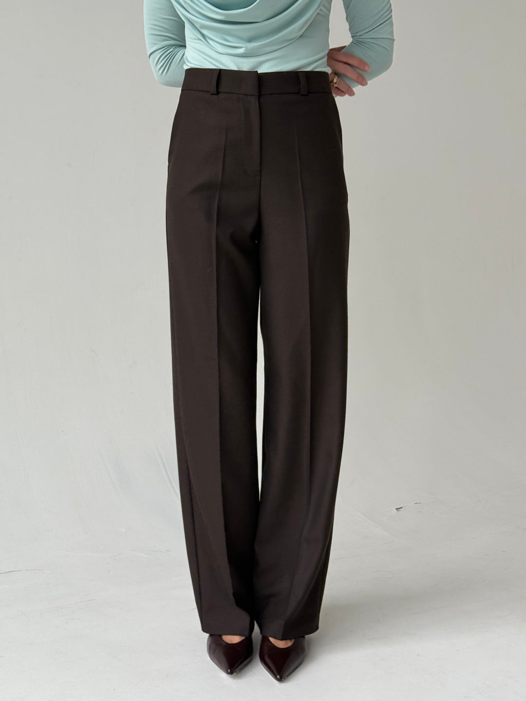 Klasiskas viskozes taisnas bikses ar augstu jostasvietu