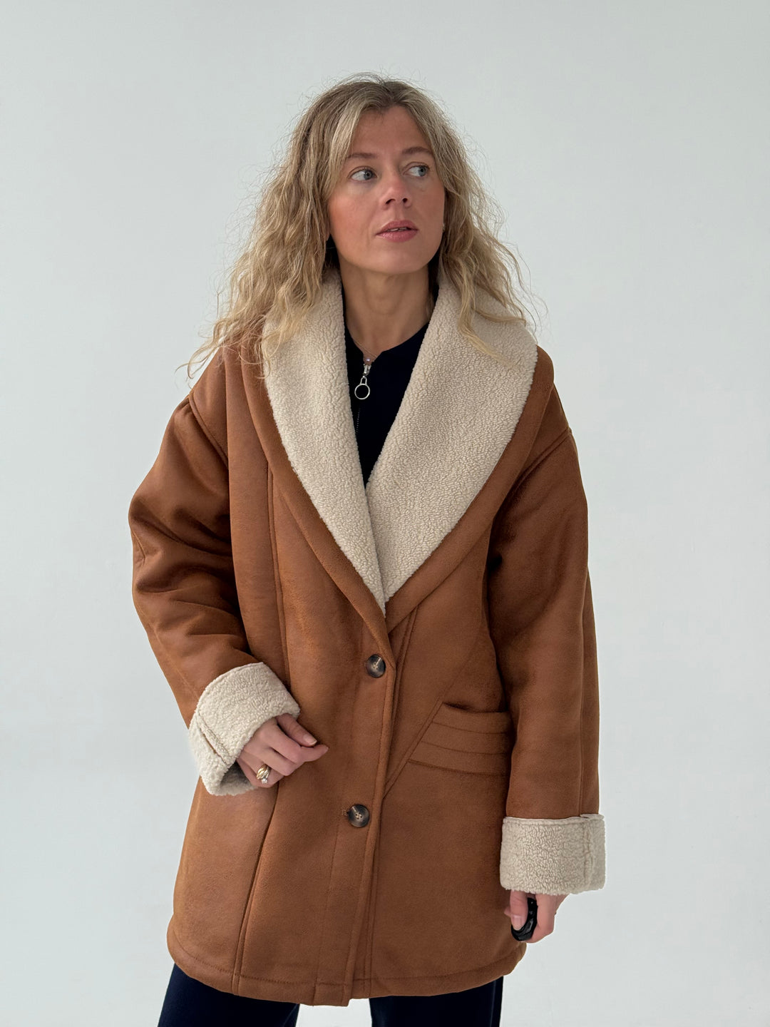 Ādas imitācijas ziemas virsjaka