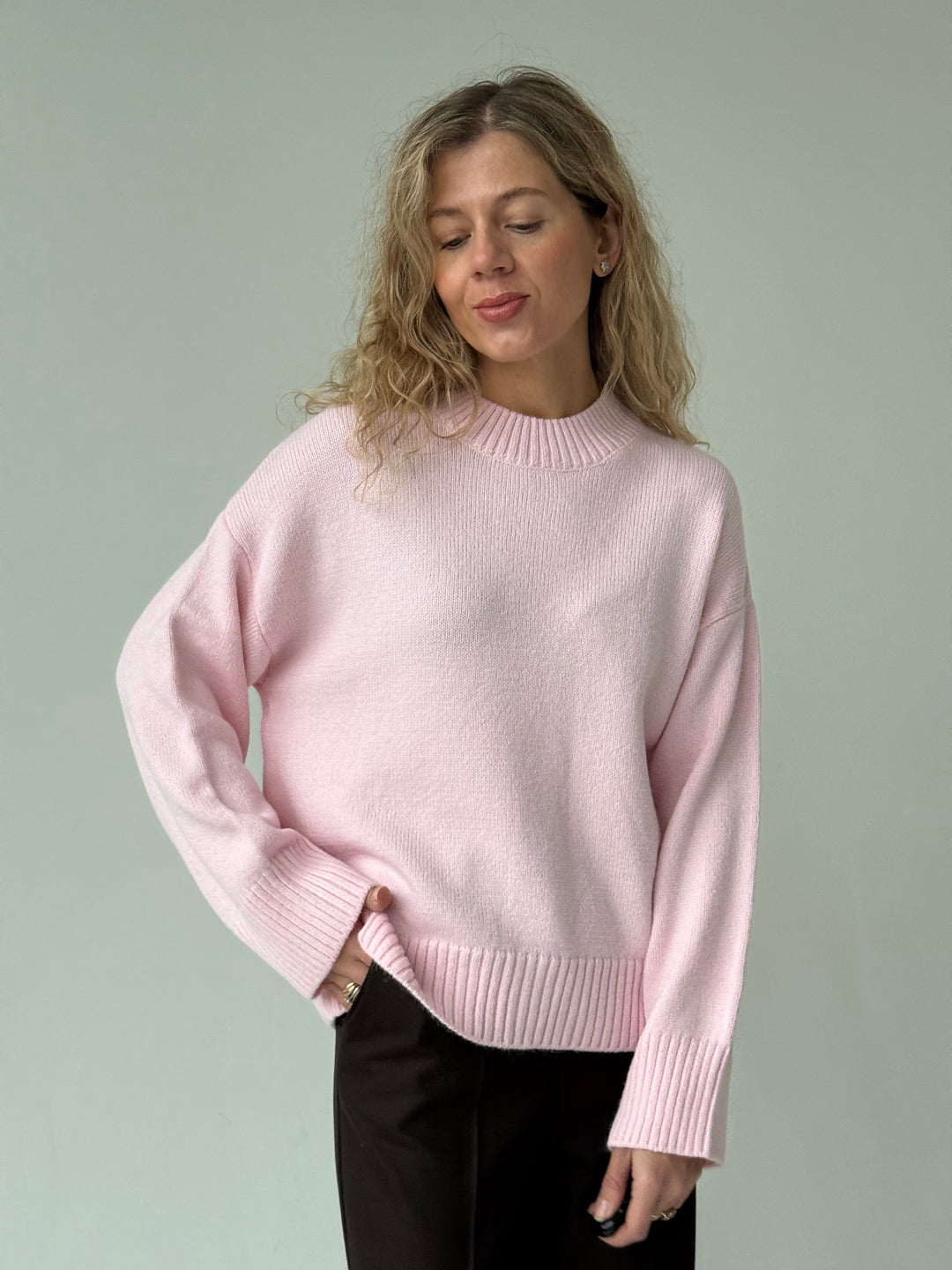 Adīts džemperis ar apaļu kakla izgriezumu #02