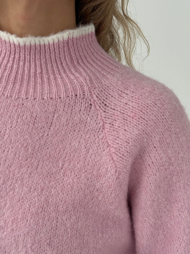 Vilnas džemperis ar kontrastējošu elementu