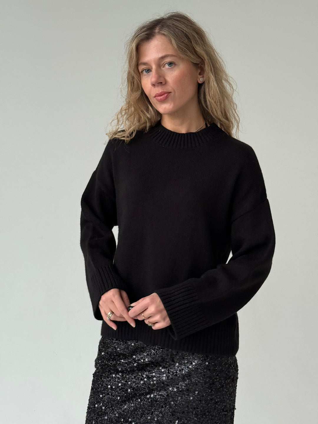 Adīts džemperis ar apaļu kakla izgriezumu #02