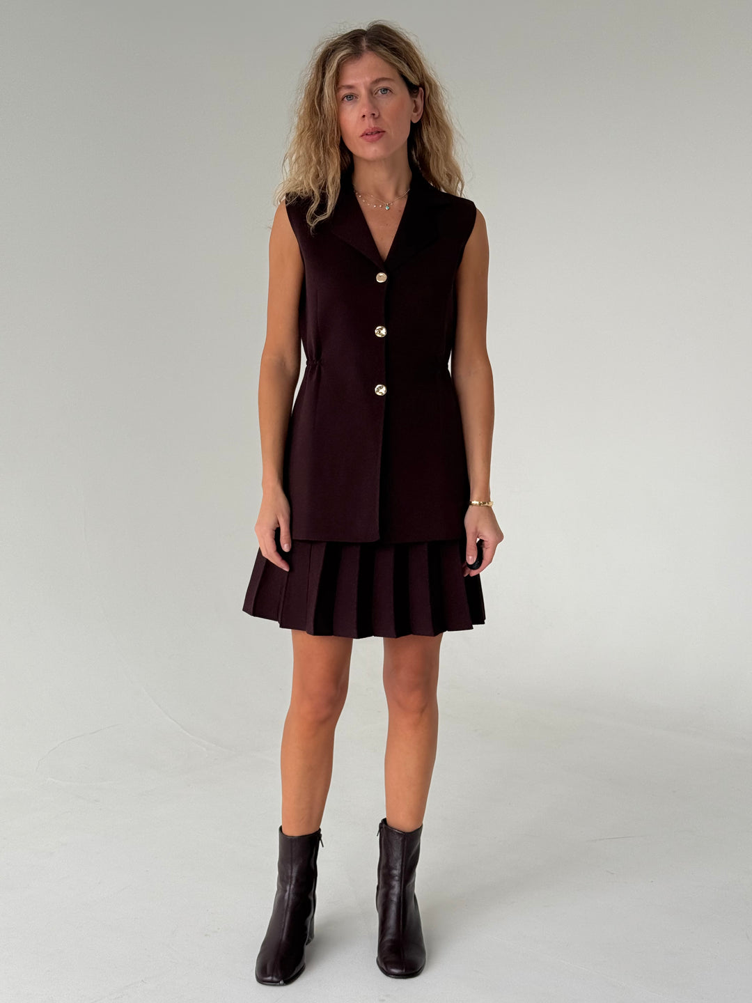 Trikotāžas plisēti svārki ar iestrādātu gumiju jostasvietā