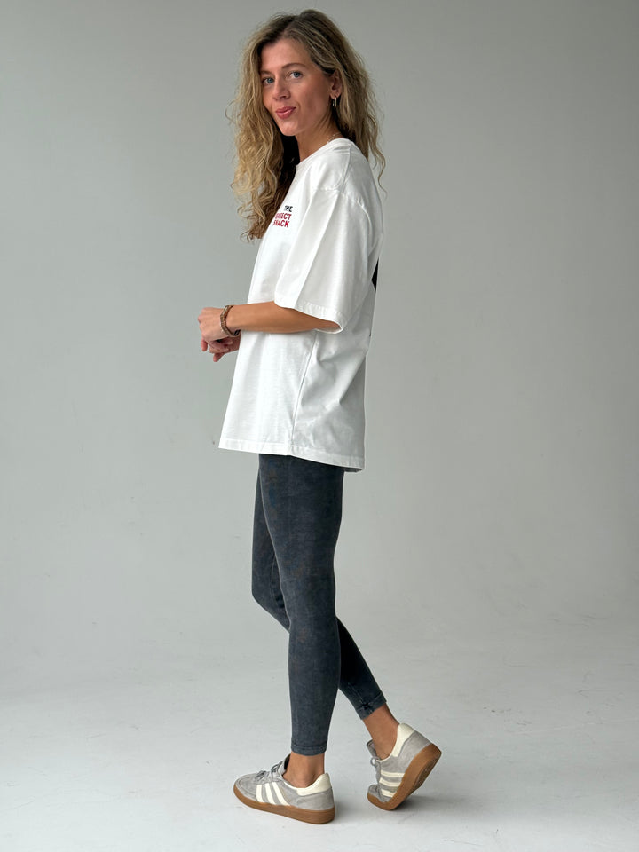 Pagarināts kokvilnas T-krekls ar balinātu efektu un apdruku #02