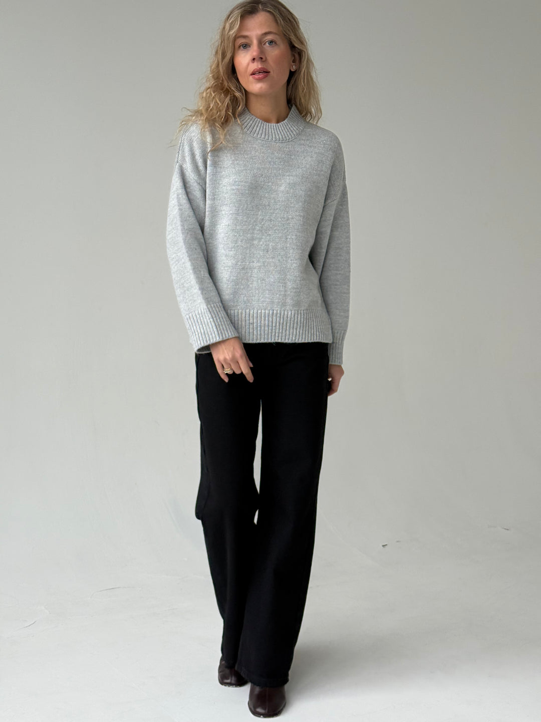 Adīts džemperis ar apaļu kakla izgriezumu #02